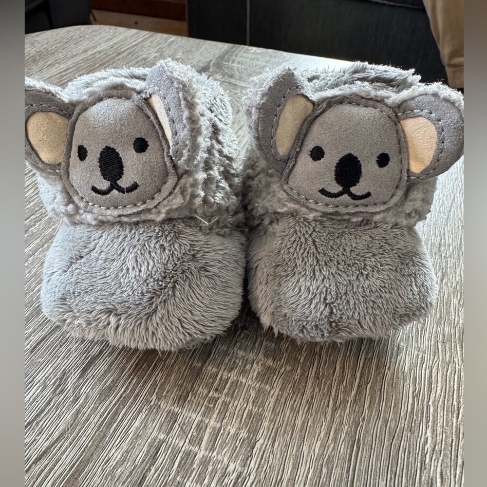 Ugg baby slippers size 0/1